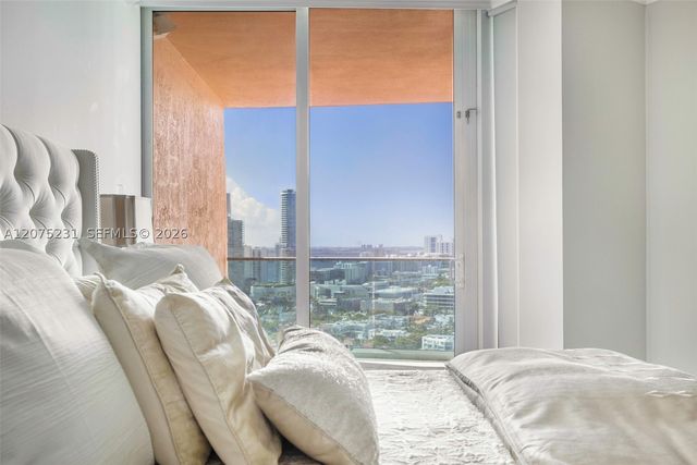 300 Pointe Dr 2806, Miami Beach, FL 33139