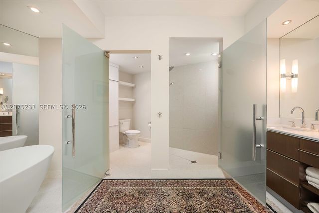 300 Pointe Dr 2806, Miami Beach, FL 33139