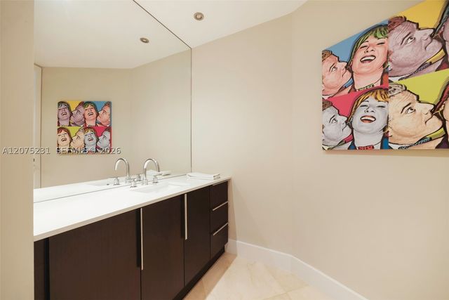 300 Pointe Dr 2806, Miami Beach, FL 33139