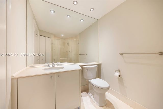300 Pointe Dr 2806, Miami Beach, FL 33139