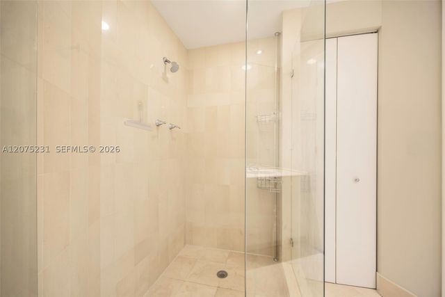 300 Pointe Dr 2806, Miami Beach, FL 33139