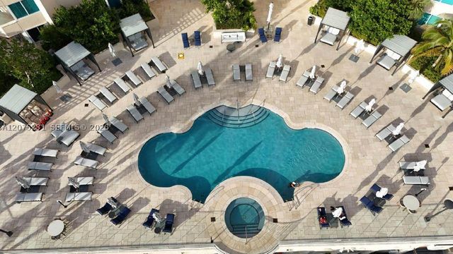 300 Pointe Dr 2806, Miami Beach, FL 33139