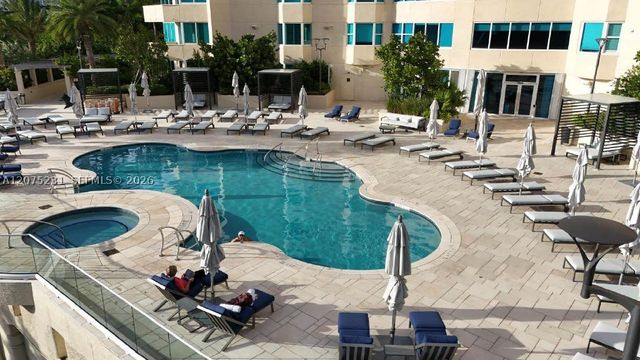 300 Pointe Dr 2806, Miami Beach, FL 33139