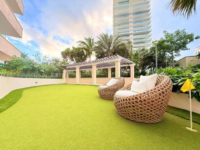 300 Pointe Dr 2806, Miami Beach, FL 33139