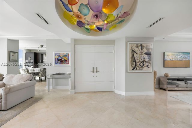 300 Pointe Dr 2806, Miami Beach, FL 33139