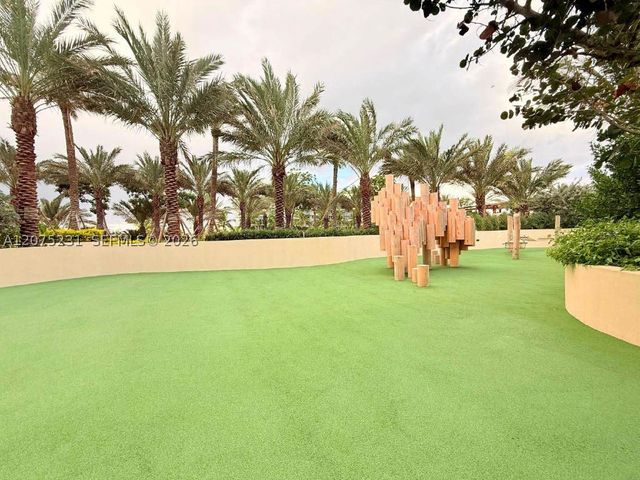 300 Pointe Dr 2806, Miami Beach, FL 33139