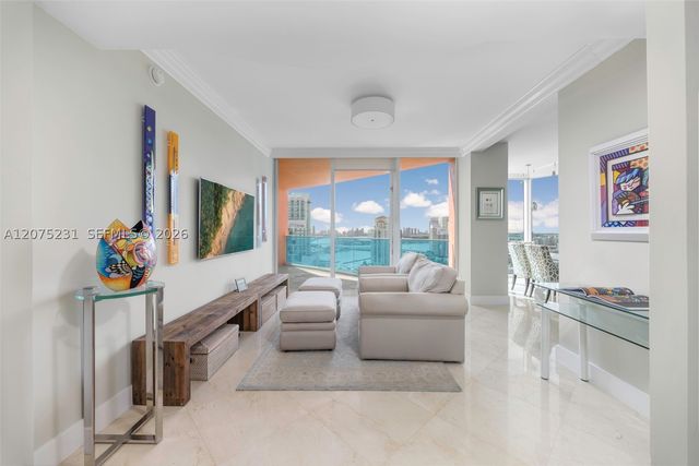 300 Pointe Dr 2806, Miami Beach, FL 33139