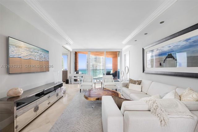 300 Pointe Dr 2806, Miami Beach, FL 33139