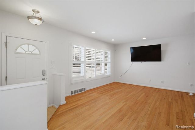 1621 Walnut Street, Dearborn, MI 48124