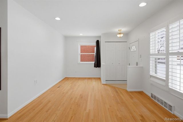 1621 Walnut Street, Dearborn, MI 48124