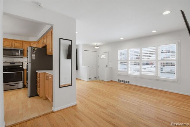 1621 Walnut Street, Dearborn, MI 48124