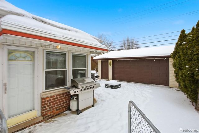 1621 Walnut Street, Dearborn, MI 48124