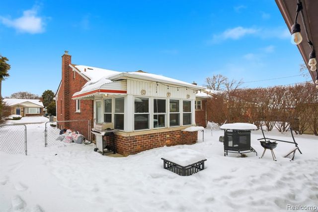 1621 Walnut Street, Dearborn, MI 48124