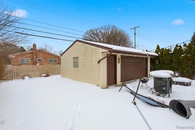 1621 Walnut Street, Dearborn, MI 48124