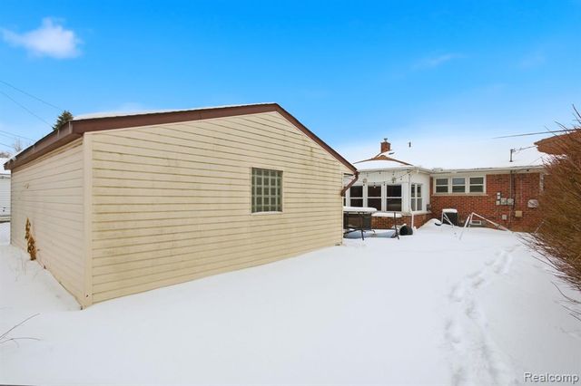 1621 Walnut Street, Dearborn, MI 48124