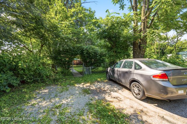 609 E Barbee Ave, Louisville, KY 40217