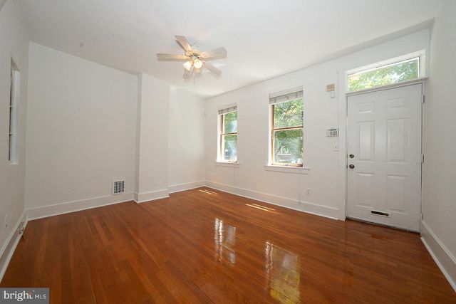 872 LECOUNT, Philadelphia, PA 19130