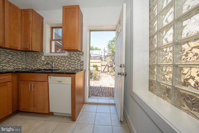 872 LECOUNT, Philadelphia, PA 19130