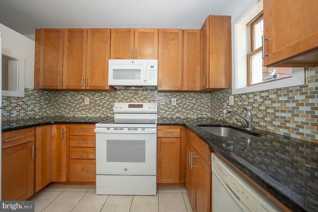 872 LECOUNT, Philadelphia, PA 19130