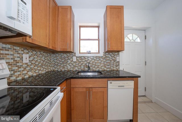 872 LECOUNT, Philadelphia, PA 19130