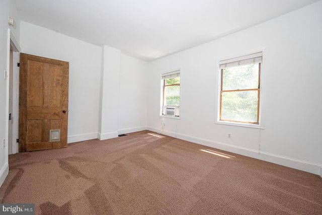 872 LECOUNT, Philadelphia, PA 19130