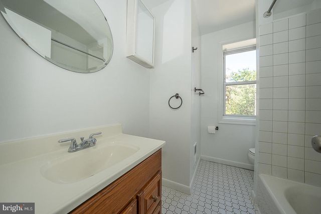 872 LECOUNT, Philadelphia, PA 19130