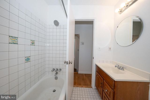 872 LECOUNT, Philadelphia, PA 19130