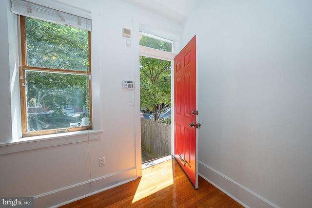 872 LECOUNT, Philadelphia, PA 19130
