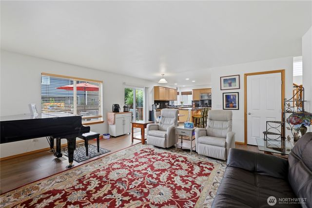 5208 NE 8th Court, Renton, WA 98059