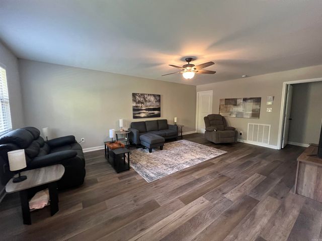 1304 Gray Street, Benton, AR 72015