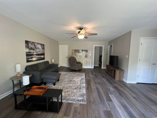 1304 Gray Street, Benton, AR 72015