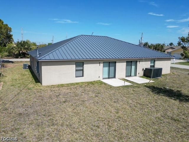 1054 SE 10th ST, Cape Coral, FL 33990