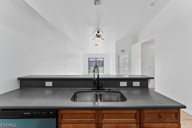 1054 SE 10th ST, Cape Coral, FL 33990