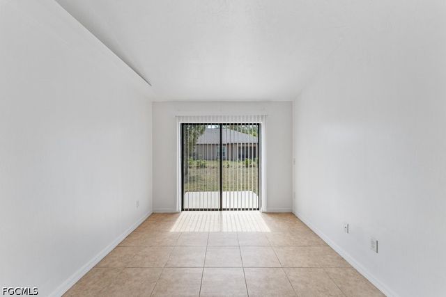 1054 SE 10th ST, Cape Coral, FL 33990