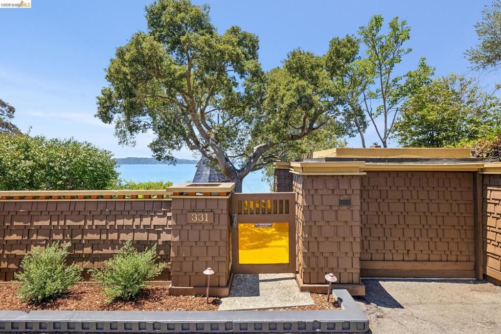Image 10 of property listing at 331 Western Dr, Richmond, CA 94801