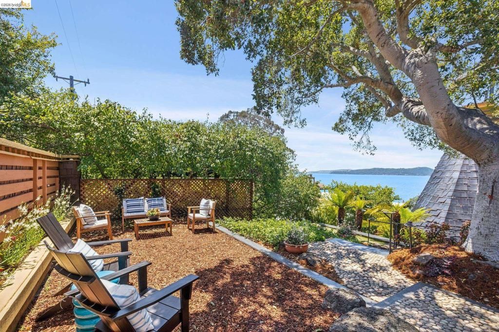 Image 12 of property listing at 331 Western Dr, Richmond, CA 94801