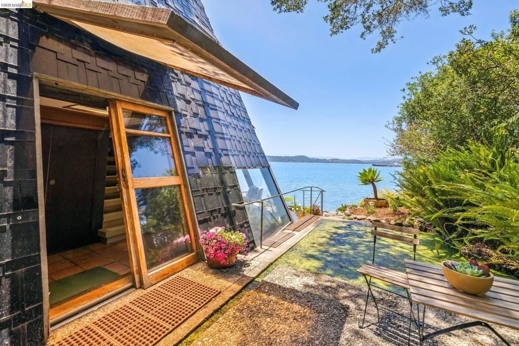 Image 17 of property listing at 331 Western Dr, Richmond, CA 94801