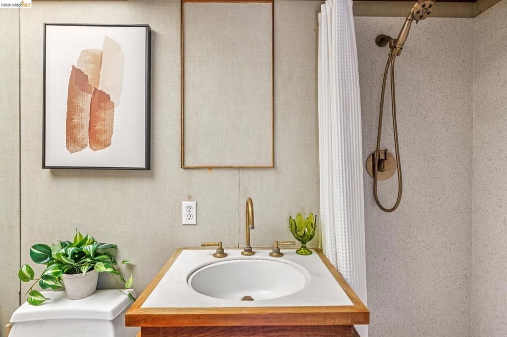 Image 35 of property listing at 331 Western Dr, Richmond, CA 94801