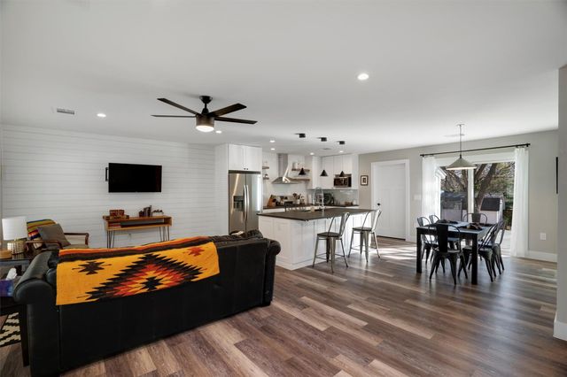 2613 Carnarvon LN, Austin, TX 78704