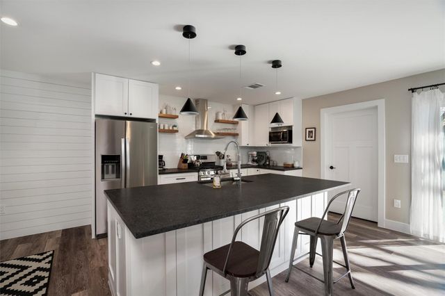 2613 Carnarvon LN, Austin, TX 78704