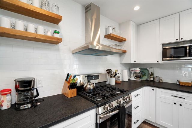 2613 Carnarvon LN, Austin, TX 78704