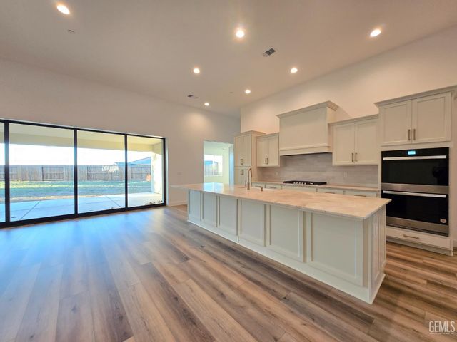 12002 Marquise Drive, Bakersfield, CA 93306