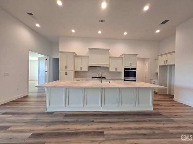 12002 Marquise Drive, Bakersfield, CA 93306