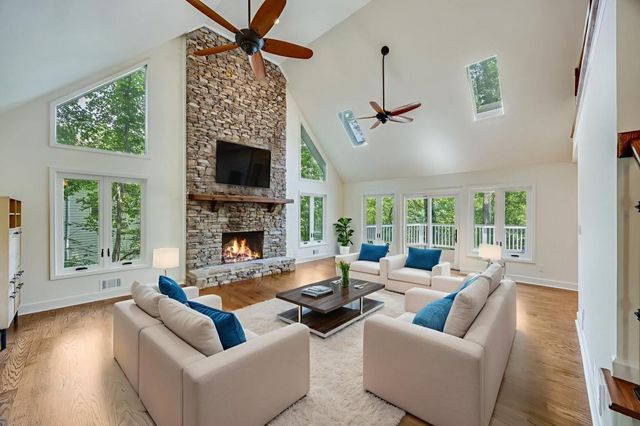 537 Chestatee View Drive, Dawsonville, GA 30534