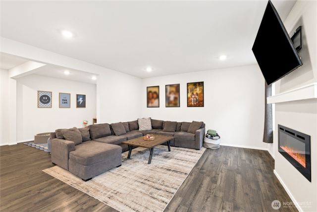 10637 187th Street, Puyallup, WA 98374