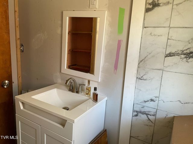 141 Canter Road, Trade, TN 37691