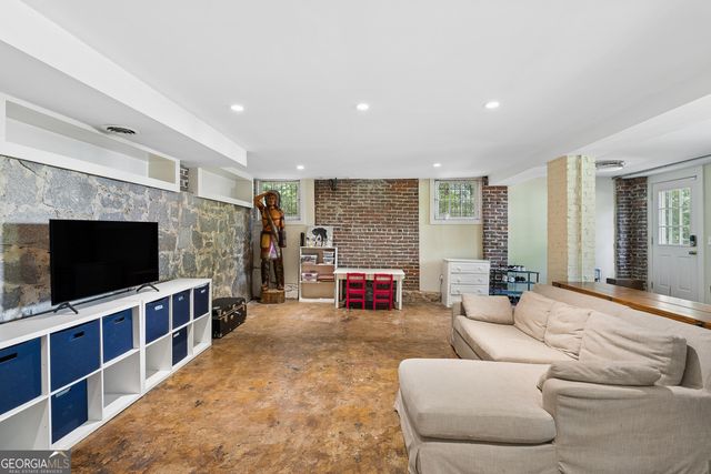 2782 N Hills Drive NE, Atlanta, GA 30305