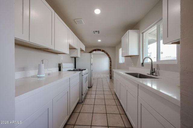 4301 W WELDON Avenue, Phoenix, AZ 85031