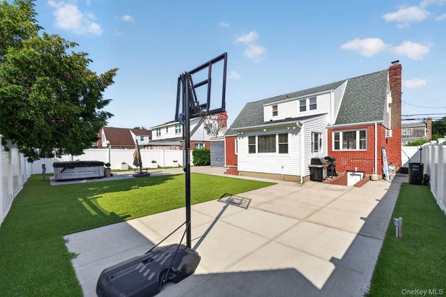 69 Bank Street 1FL, Valley Stream, NY 11580