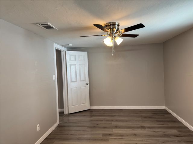 2218 N Farola Drive, Dallas, TX 75228